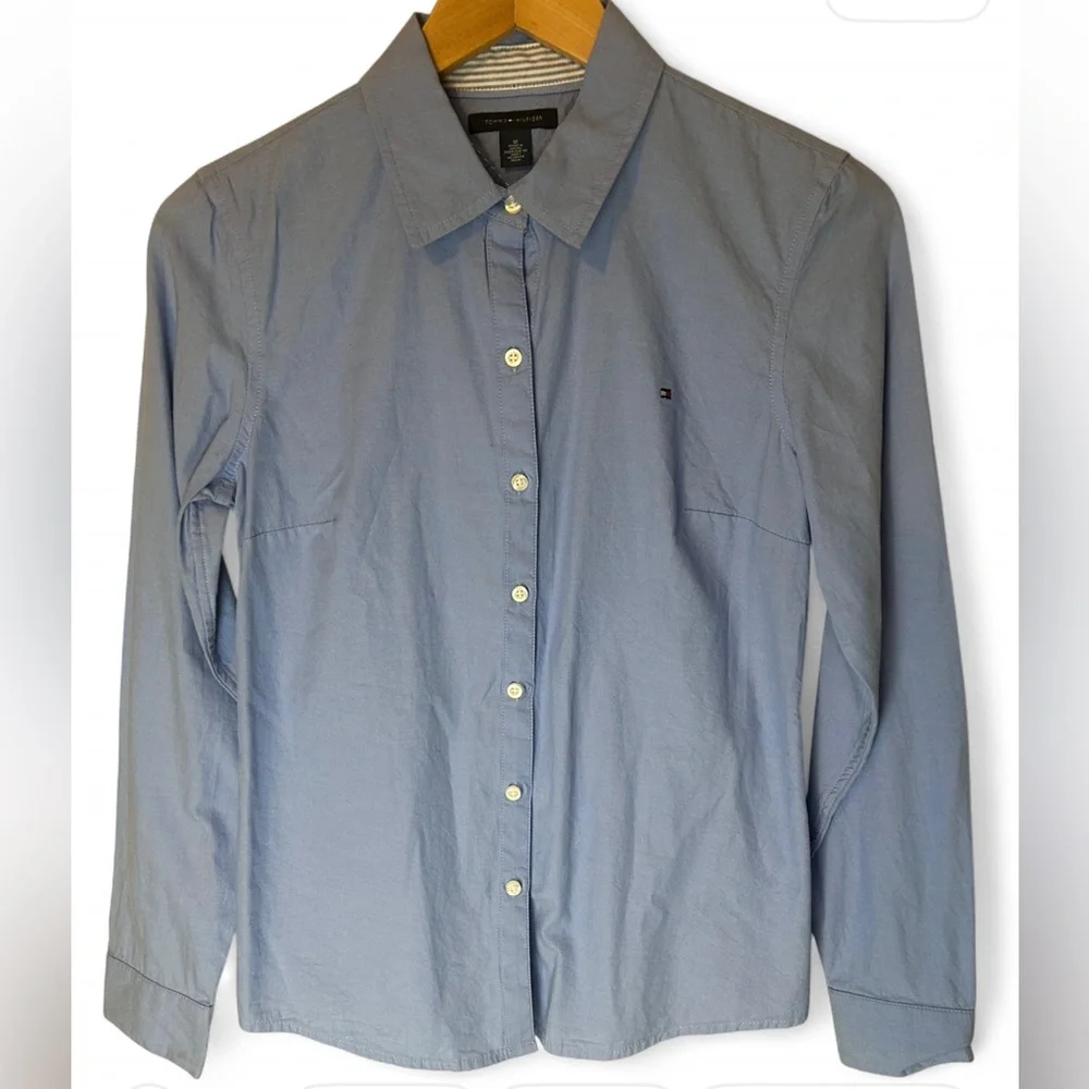 Tommy Hilfiger Classic Chambray Blue 100% Cotton Button Down Size M Office - Picture 2 of 13
